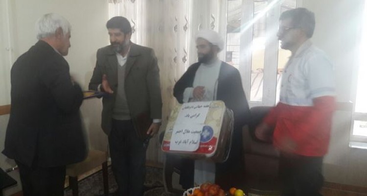 دیدار و سرکشی از خانواده شهدا در اسلام آبادغرب+ تصاویر