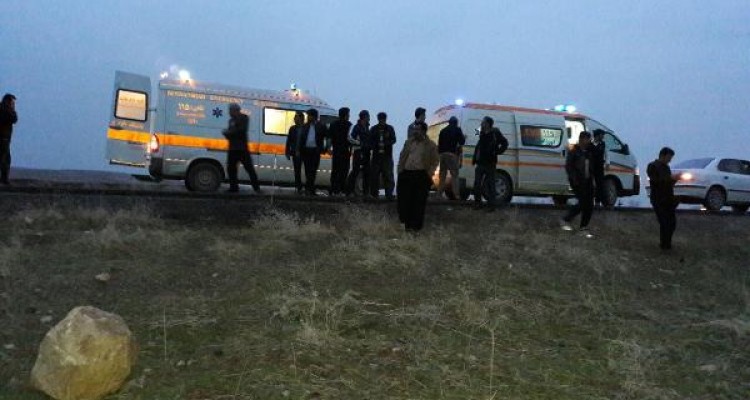 4 حادثه رانندگی در اسلام آبادغرب 5 کشته برجای گذاشت