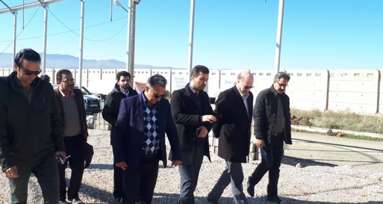  بازدید فرماندار و اصحاب رسانه از عملیات اجرایی گلخانه اسلام آبادغرب
