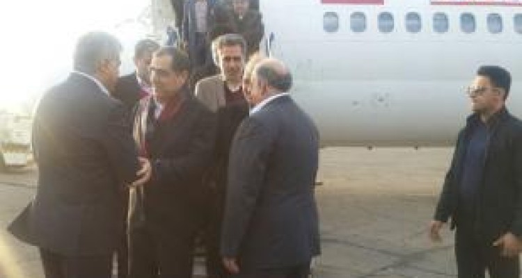 وزیر بهداشت وارد کرمانشاه شد