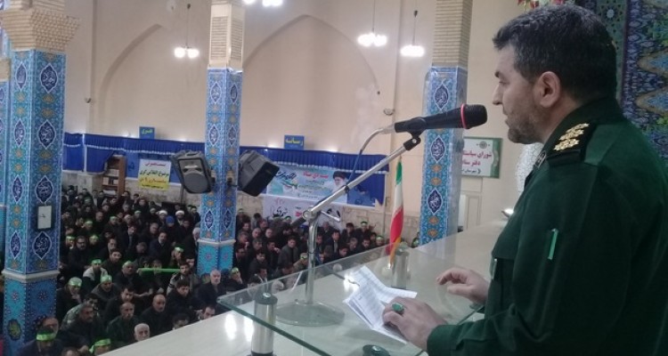 دشمن در فتنه88 خواص بی بصیرت را به استخدام خود در آورده بود/مسئولین به فکر سفره خالی مردم باشند