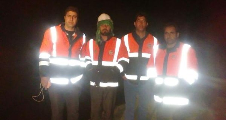 از مبارزه برای کنترل سیلاب ها و طغیان رودخانه های اسلام آبادغرب تا تلاش راهداران برای رفع انسداد محور حمیل-ایلام+تصاویر