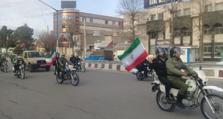 رژه موتور سواران نیرو های مسلح به مناسبت آغاز دهه مبارک فجر در اسلام آبادغرب+تصاویر