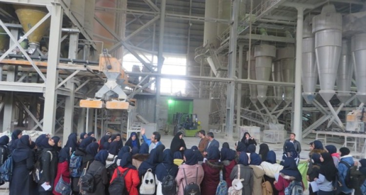 بازدید دانش آموزان اسلام آبادغرب از کارخانه کاشی کاژه+تصاویر