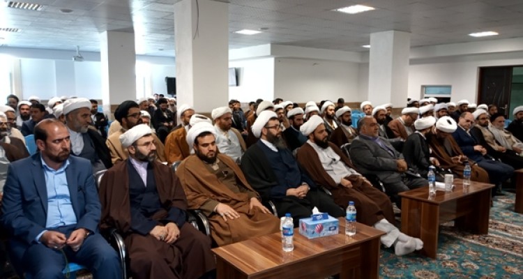 گردهمایی روحانیون و طلاب حوزه های علمیه مناطق زلزله زده استان کرمانشاه در اسلام آبادغرب برگزار شد+تصاویر