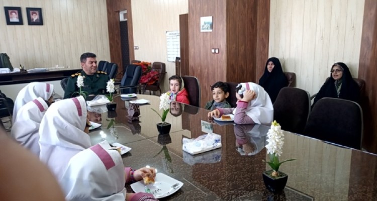 دیدار کودکان مهدقرآنی روشا با فرماندهی و پاسداران سپاه  اسلام آبادغرب +تصاویر