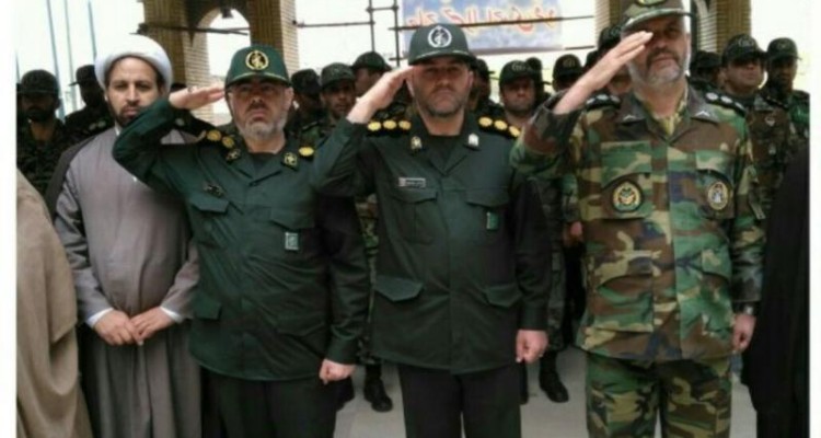 غبارروبی و عطرافشانی مزار شهدا در اسلام آبادغرب به مناسبت روز ارتش