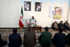 دیدار پرسنل سپاه پاسداران وفرهنگیان اسلام آبادغرب با امام جمعه شهرستان به مناسبت هفته عقیدتی سیاسی و روز معلم