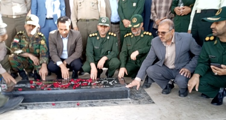 غبارروبی و گلباران مزار شهدای اسلام آبادغرب به مناسبت سالروز فتح خرمشهر