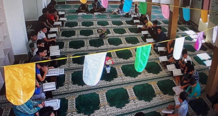 برگزاری محفل انس با قرآن به مناسبت آغاز دهه کرامت 