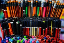 خط خوردگی «تولید ملی» با نوشت افزارهای چینی و هندی!/گم شدن حلقه وصل؛ میان مردم و نوشت افزار ایرانی-اسلامی +فیلم