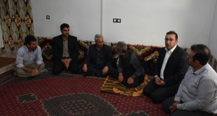 بازدید مسئولین شهرستان از منازل بازسازی شده مددجویان کمیته امداد در حومه شمالی اسلام آبادغرب 