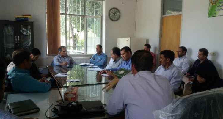 جلسه  توسعه کشت کلزا و گلخانه در شهرستان اسلام اباد غرب برگزار شد