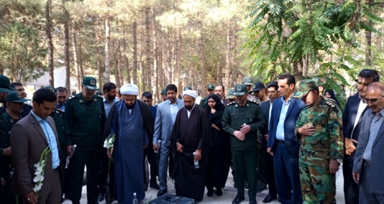 آیین غبار روبی و عطر افشانی مزار شهدای اسلام آبادغرب+تصاویر