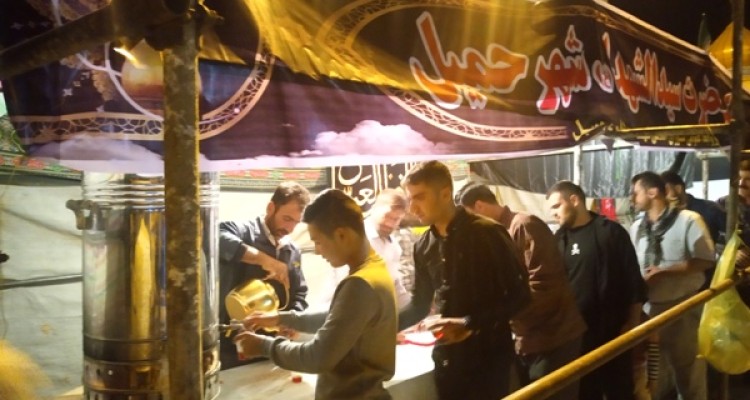 استقبال گرم از زوار اربعین در شهرستان اسلام آبادغرب/توزیع روزانه 7هزار پرس غذای گرم در حمیل