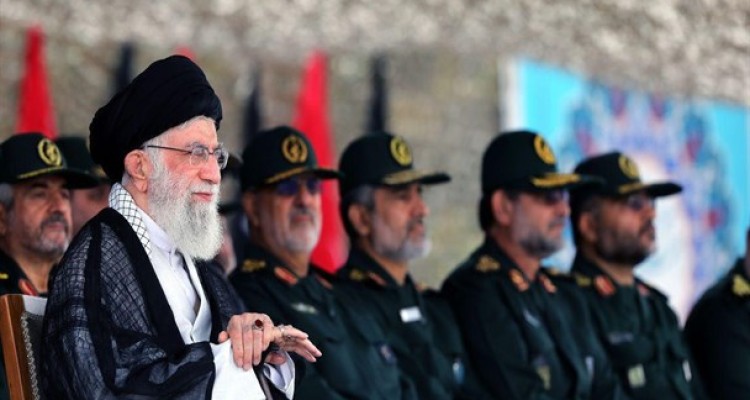 رفتار آمریکایی‌ها موجب افزایش عزت سپاه شد/ با تمسک به سیدالشهداء(ع) در مقابل آمریکا کوتاه نمی‌آییم