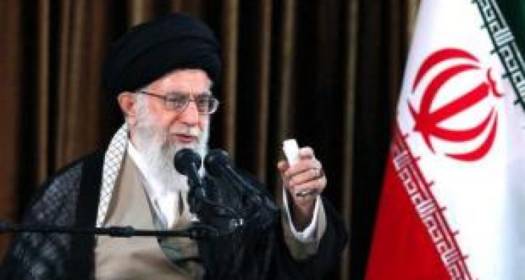 مسئولان دقت کنند مشکلات طرح افزایش نرخ بنزین برای مردم کم شود