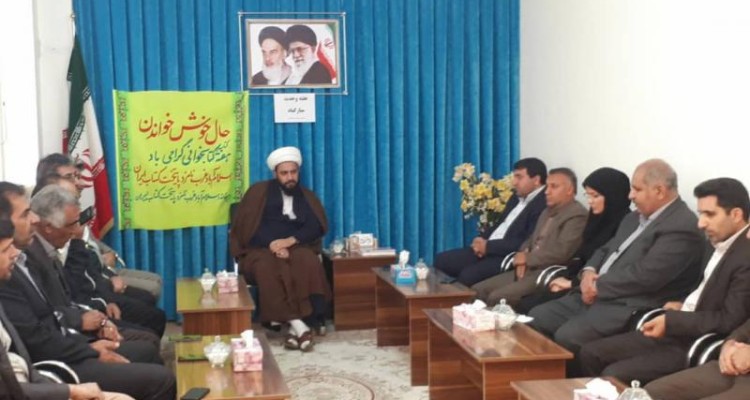 هیچ چیزی به اندازه کتاب و مطالعه کتاب به انسان لذت نمی دهد