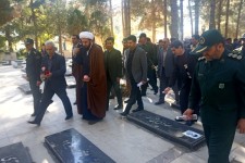 غبارروبی مزار شهدای اسلام آبادغرب به مناسبت آغاز هفته بسیج+تصاویر