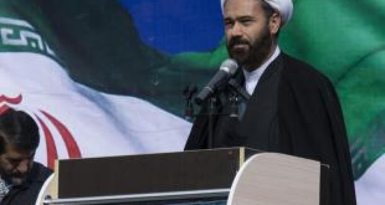 مسئولان بر عهد با ولایت و مردم پایبند باشند/ دشمن به دنبال ایجاد اختلاف بین مسئولان است