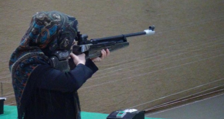 برگزاری مسابقه تیراندازی همسران کارکنان تیپ181 ارتش در اسلام آبادغرب+عکس