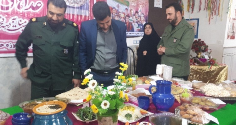 جشنواره صنایع دستی و غذاهای محلی ایرانی در اسلام آبادغرب+عکس