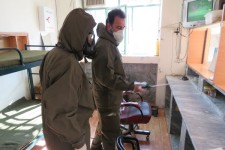 ضدعفونی معابر و اماکن عمومی شهر اسلام آبادغرب  با کمک نیروهای سپاه+تصاویر