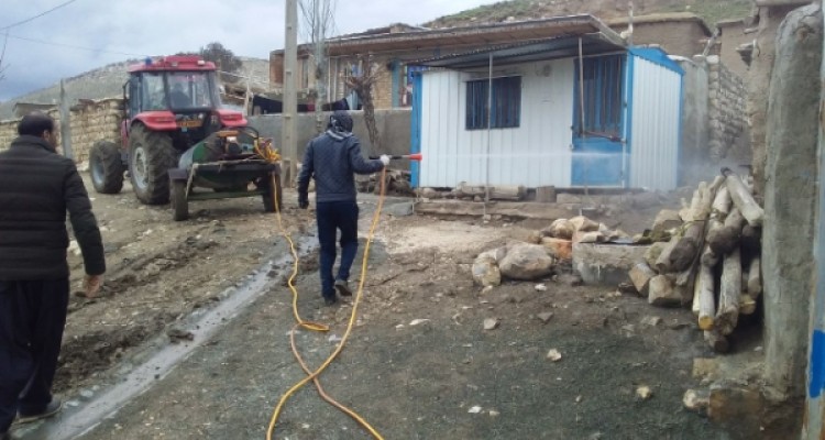 ضدعفونی بیش از ۹۳ روستای شهرستان اسلام آبادغرب علیه ویروس کرونا+تصاویر