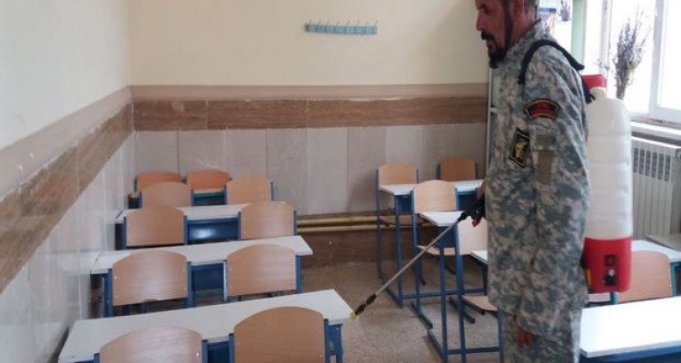 ضدعفونی مدارس روستایی اسلام آبادغرب توسط سپاه+تصاویر