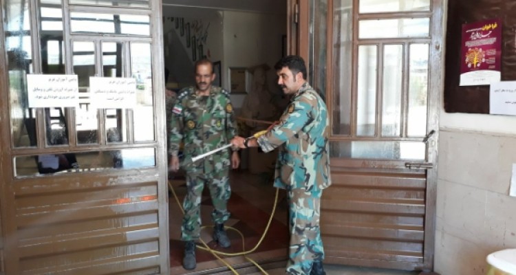 ضدعفونی مدارس اسلام آباد غرب توسط تیپ ۱۸۱ زرهی  نیروی زمینی ارتش