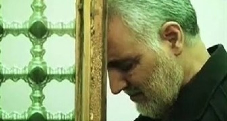 فیلم/تصاویر کمتر دیده شده از حاج قاسم سلیمانی در حرم مطهر رضوی