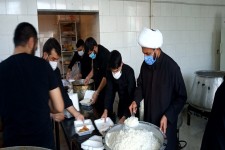  توزیع ۱۲۰۰ پرس غذای گرم  در بین نیاز مندان توسط سپاه اسلام آبادغرب+تصاویر