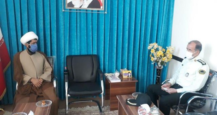 دیدار فرماندهی و پرسنل انتظامی اسلام آبادغرب با امام جمعه موقت شهرستان