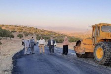 آغاز پروژه بهسازی و روکش آسفالت راه های روستایی حومه شمالی اسلام آبادغرب