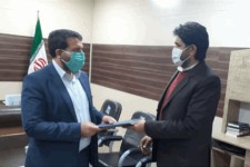 تقدیر از دهیار روستای دوستدار کتاب و برندگان مسابقه کتابخوانی در اسلام آبادغرب