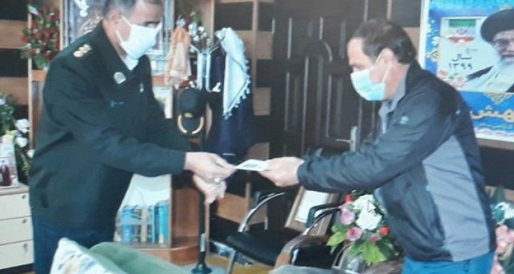 تجلیل فرمانده انتظامی اسلام آبادغرب از خانواده معظم شهدا و ایثارگران شهرستان