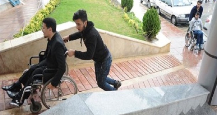 زندگی دشوار معلولان در تهرانِ بدون استاندارد!/ شهرداری‌ حتی قدم کوچکی برای معلولان بر نداشته است