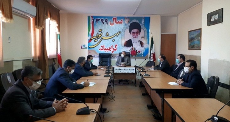 در برگزاری امتحانات تابع دستورالعمل های وزارت آموزش و پرورش هستیم