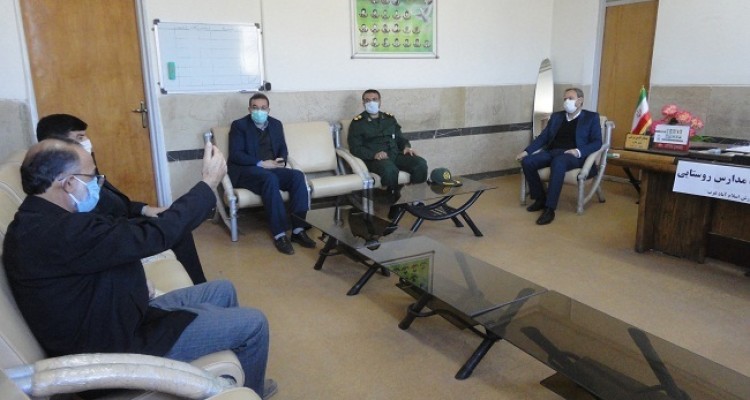 جلسه تامین امنیت مدارس روستایی اسلام آبادغرب با همکاری بخشداری و نیروی مقاومت بسیج