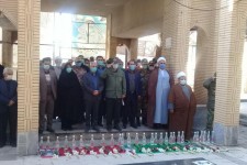  آیین غبار روبی و عطر افشانی مزار شهدای اسلام آبادغرب+تصاویر