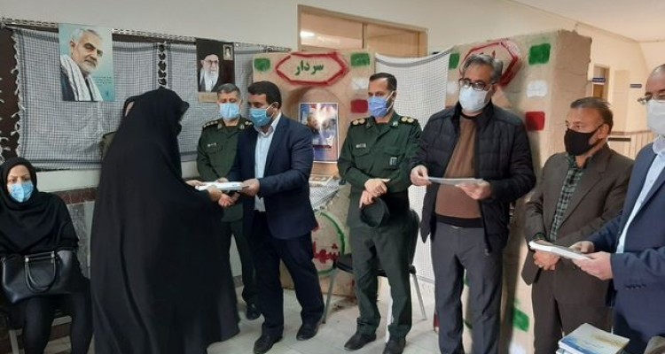 تجلیل از برگزیدگان مسابقه دلنوشته نویسی مرد میدان در اسلام آبادغرب