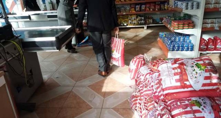 توزیع 7 تن اقلام ضروری طرح تنظیم بازار در اسلام آبادغرب 