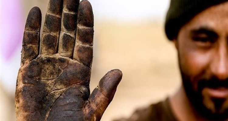 حقوق کارگران فقط ۳۶ درصد هزینه‌های زندگی را پوشش می‌دهد/ سفره‌های مردم هر روز کوچک‌تر می‌شود