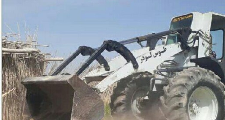 قلع بنای غیرمجاز در اراضی ڪشاورزی شهرستان اسلام آبادغرب