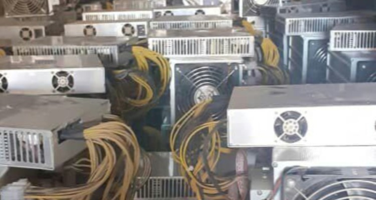 کشف بیش از 600دستگاه ماینر غیر مجاز در یکی از نیروگاه های برق شهرستان اسلام آبادغرب توسط سازمان اطلاعات سپاه