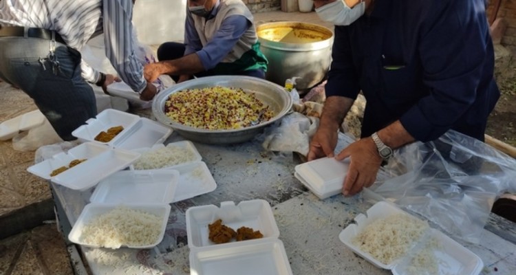 تهیه و توزیع 2000 پرس غذای گرم در پویش احسان غدیر توسط کانون خدمت رضوی شهرستان اسلام آبادغرب+تصاویر