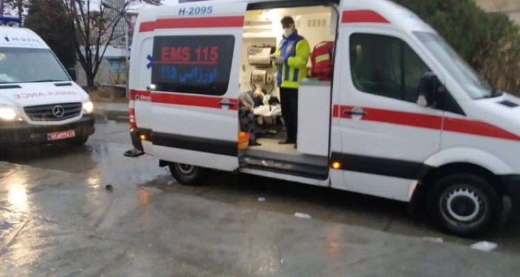 16مصدوم  بر اثر واژگونی مینی بوس در محور اسلام آبادغرب به حمیل/به خطر افتادن جان مجروحین بخاطر تأخیر تخلیه آمبولانس ها در بیمارستان