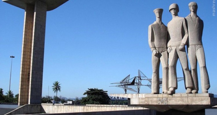 خارجی‌ها چگونه یاد سربازان و جنگ‌های خود را در شهر زنده می‌کنند؟