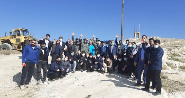 کاشت نهال در مسیر شهدای گمنام تپه نور الشهدای اسلام آباد غرب+فیلم و عکس