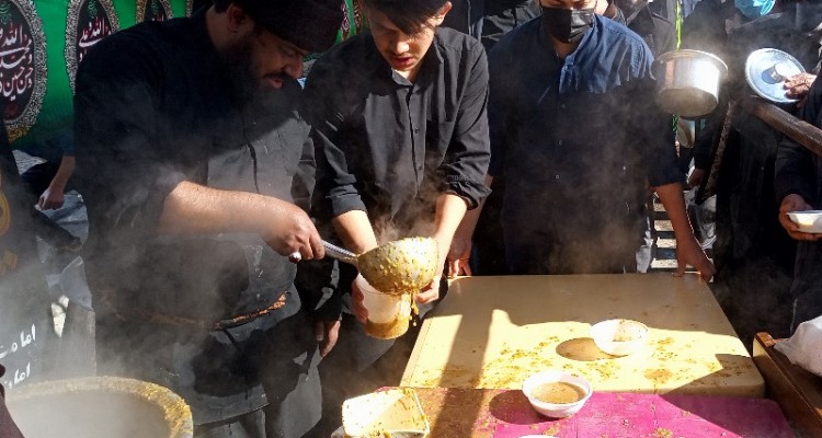 توزیع 9 هزار پرس غذای گرم در ایام فاطمیه اسلام آبادغرب+تصاویر